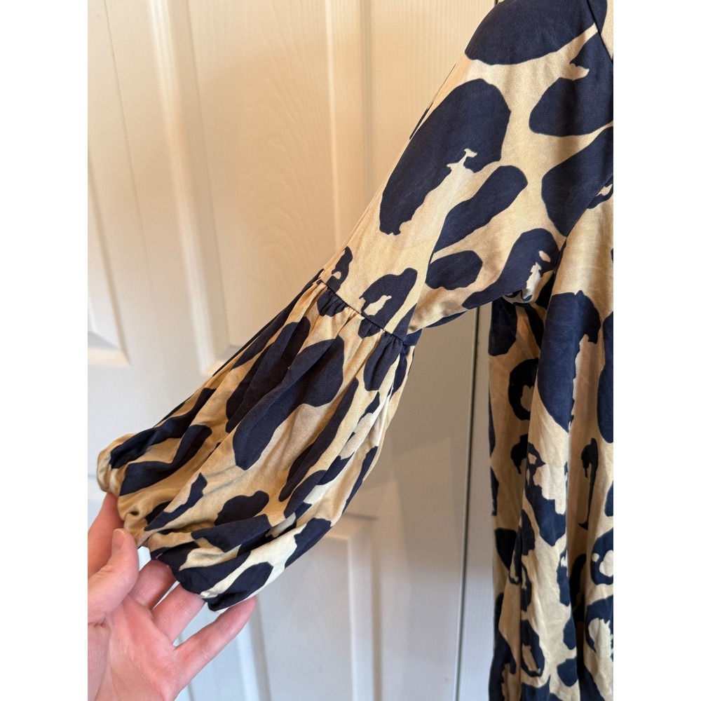 Diane von Furstenberg Leopard Print Silk Blend Dolman Sleeve Blouse Top Size 0 - Picture 2 of 7